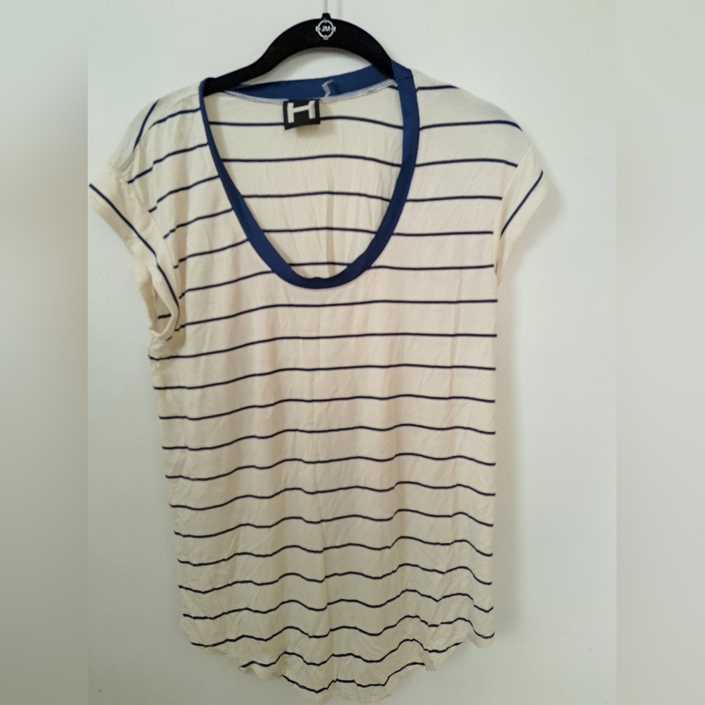 H by Bordeaux top